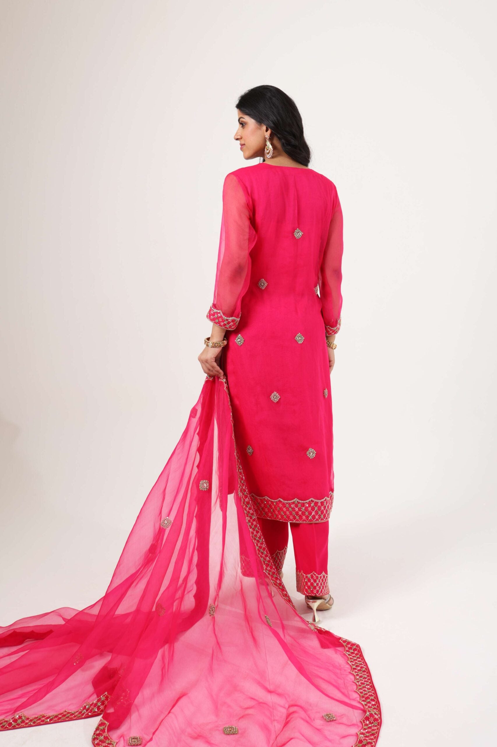 Shaheen suit image 2