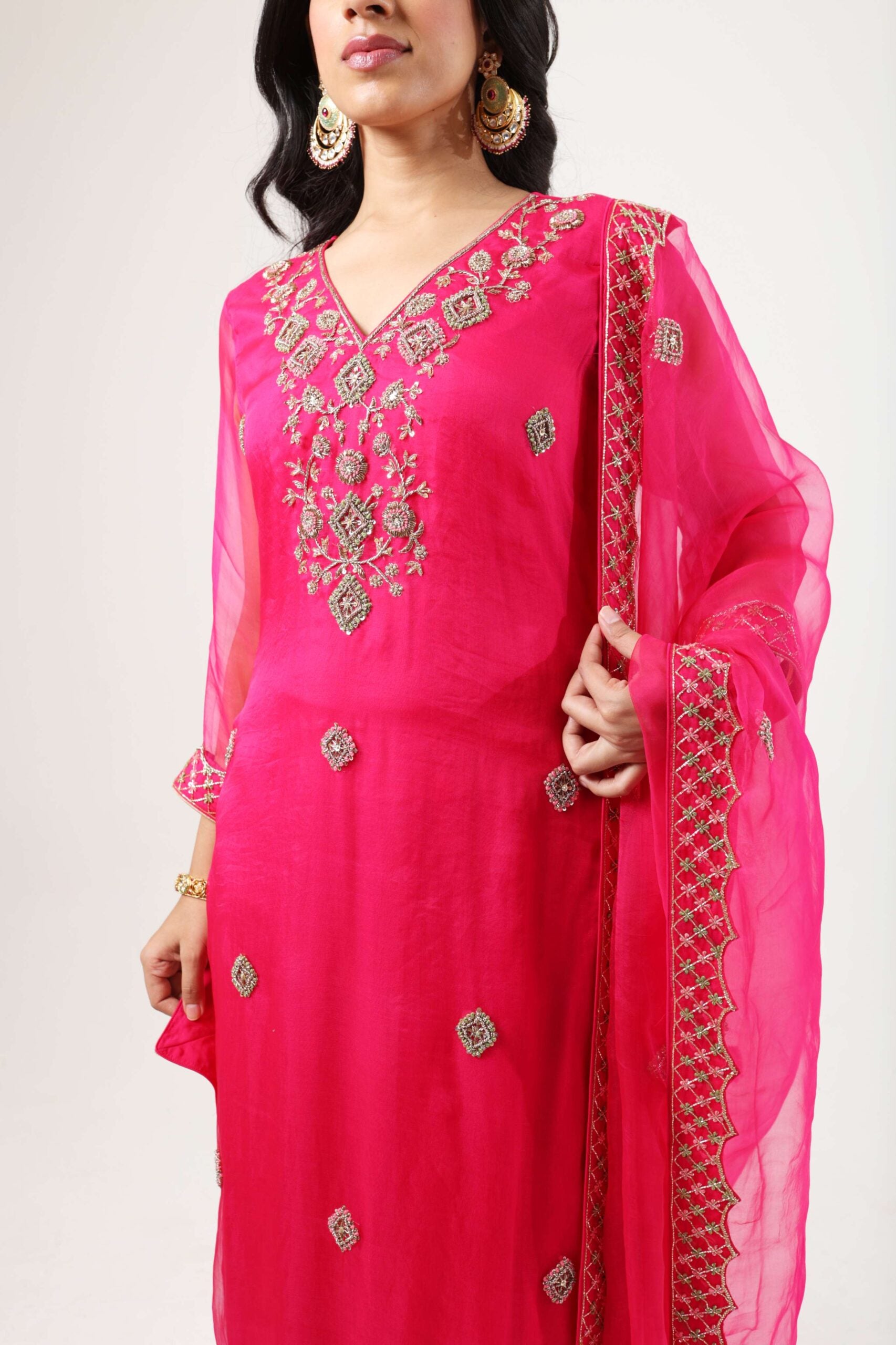 Shaheen suit image 1